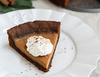 Pumpkin Panna Cotta Pie with Gingerbread Crust