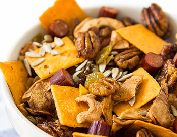 Spicy Maple Cheddar Snack Mix