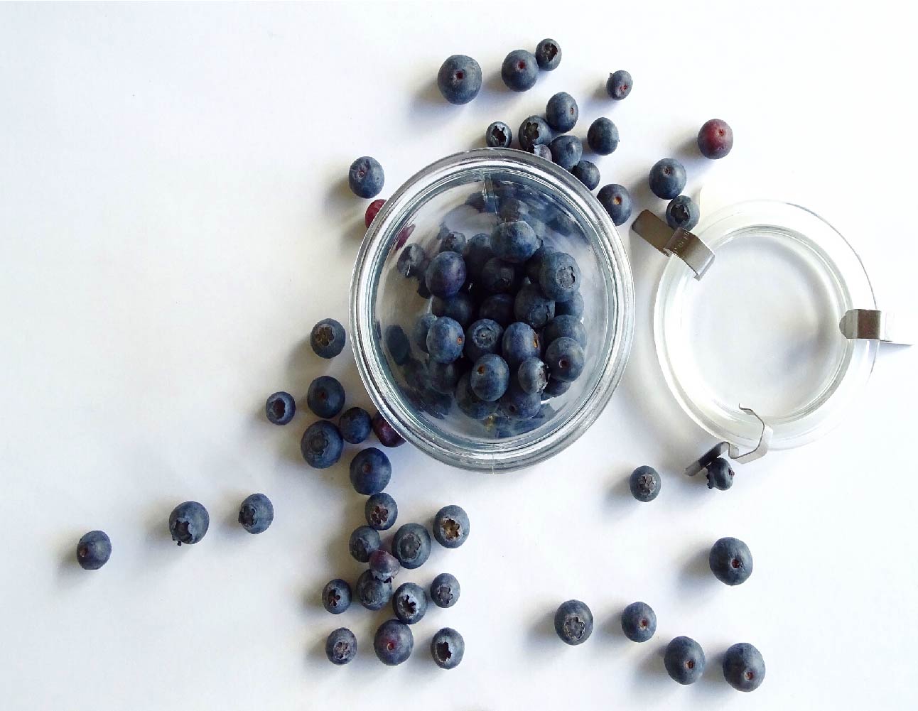 bluebscrop-(1).jpg A bowl of blueberries, which help cognitive funtion and promote less cellular aging.