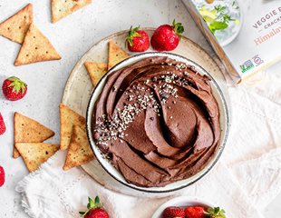 LChocolateAvocadoDip-2.jpg Bowl of Cacao and Avocado Hummus with Simple Mills pita crackers